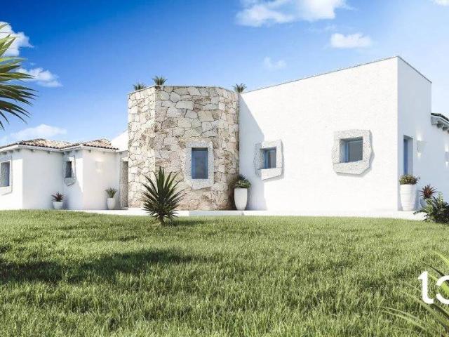 Vendesi villa singola a Olbia