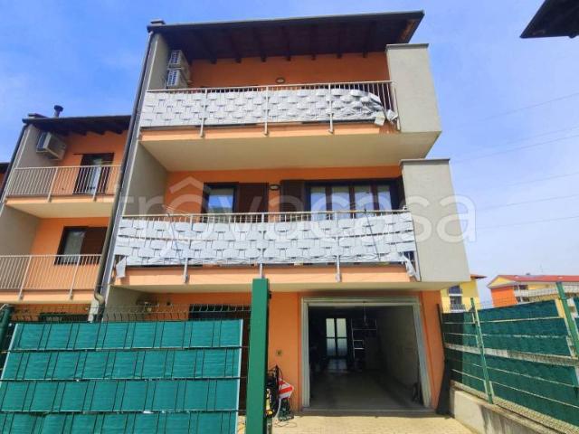 Vendesi villa singola a Oleggio