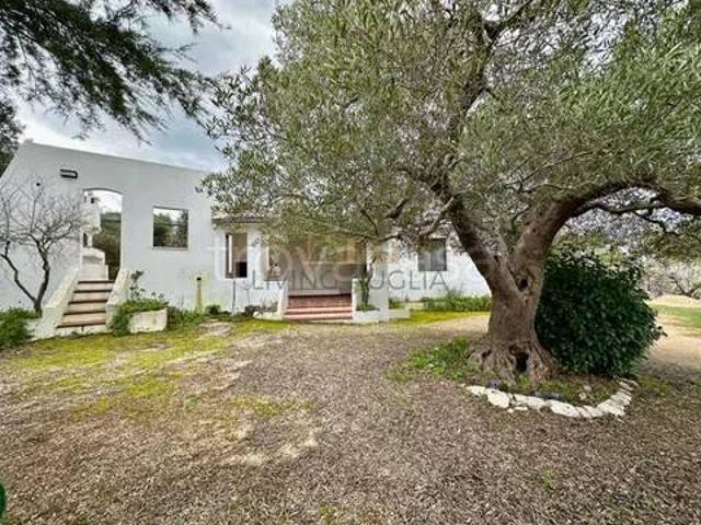 Vendesi villa singola a Ostuni