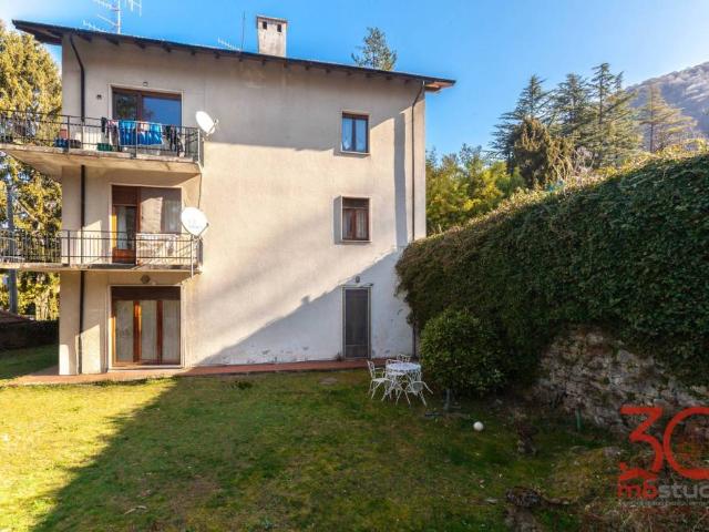 Vendesi villa bifamiliare a Orino via della Gesiola