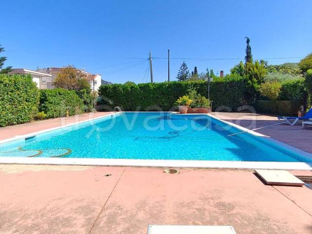 Vendesi villa singola a Palermo via Catalano, Mondello Valdesi