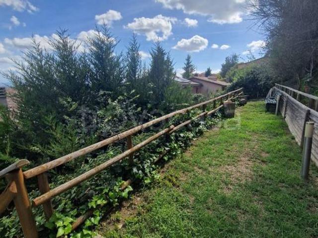 Vendesi villa singola a Perugia, Montelaguardia