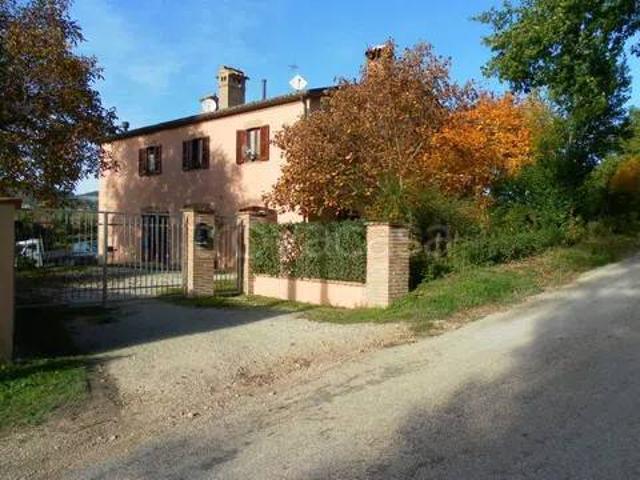 Vendesi villa singola a Pergola