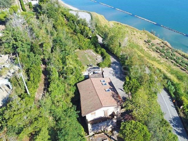 Vendesi villa singola a Pesaro, Monte San Bartolo