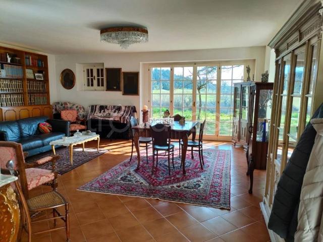 Vendesi villa singola a Pesaro strada tresole, Novilara