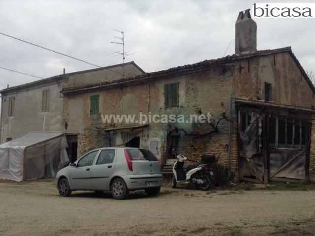 Vendesi villa singola a Pesaro, Pantano