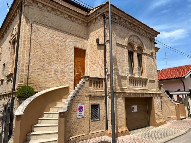 Vendesi villa singola a Pescara via Ermete Brandimarte, 1, Viale Bovio Piazza Duca degli Abruzzi
