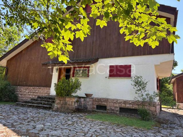 Vendesi villa singola a Pescasseroli via Valle del Parco