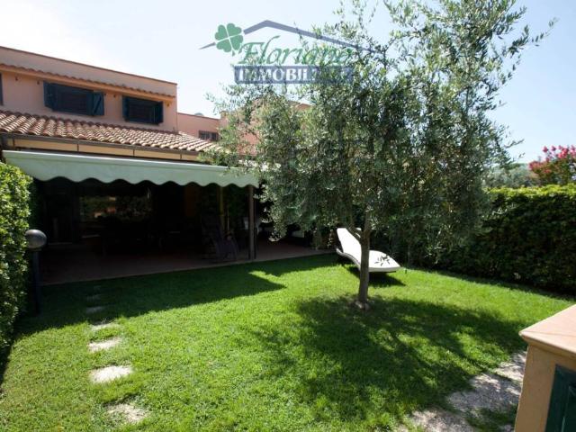 Vendesi villa singola a Pescia Romana, Montalto di Castro