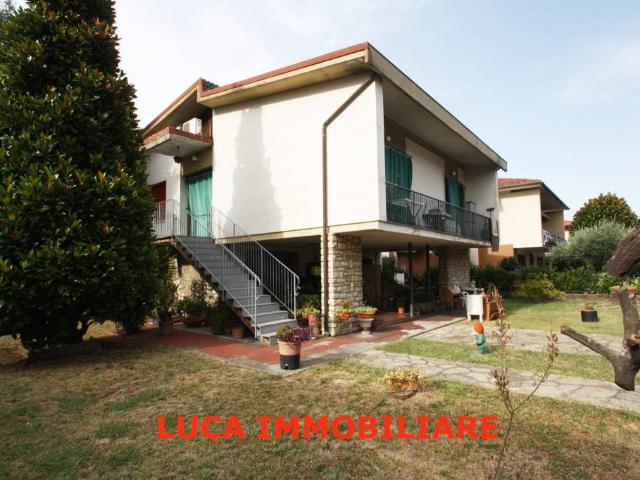 Vendesi villa singola a Pescia via Ottone Rosai, 8