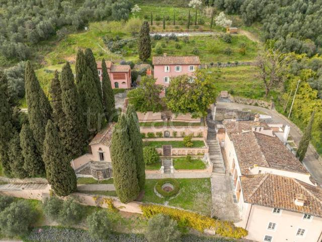 Vendesi villa singola a Pescia via di Collecchio