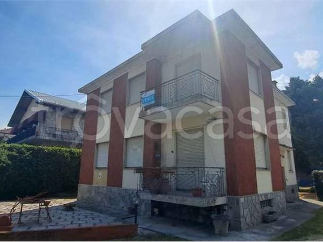 Vendesi villa singola a Pinerolo via Monviso, 20