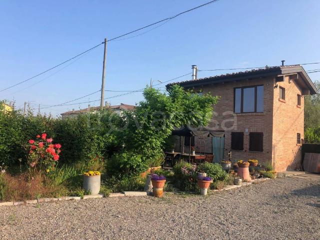 Vendesi villa singola a Piacenza, Roncaglia Borghetto