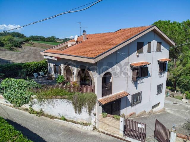 Vendesi villa singola a Pianella