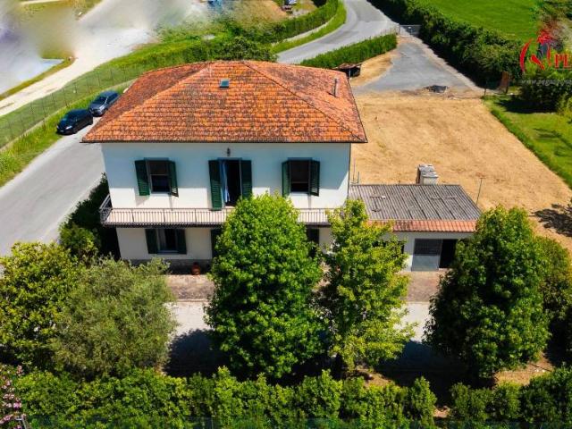 Vendesi villa singola a Pieve a Nievole via del Melo