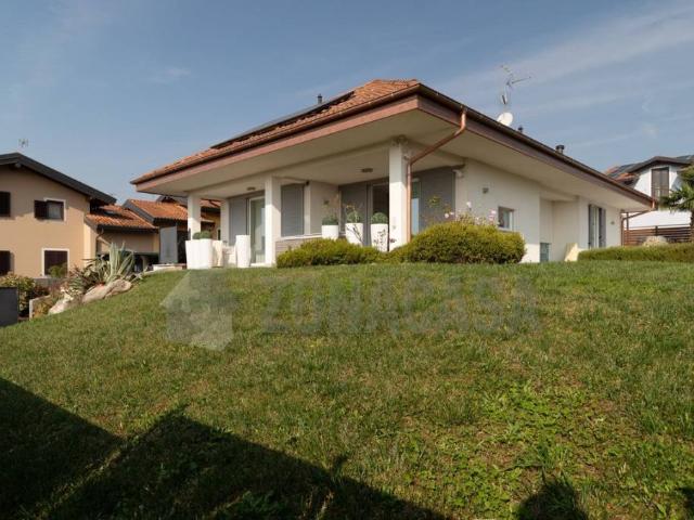 Vendesi villa singola a Pombia via Monte Bianco