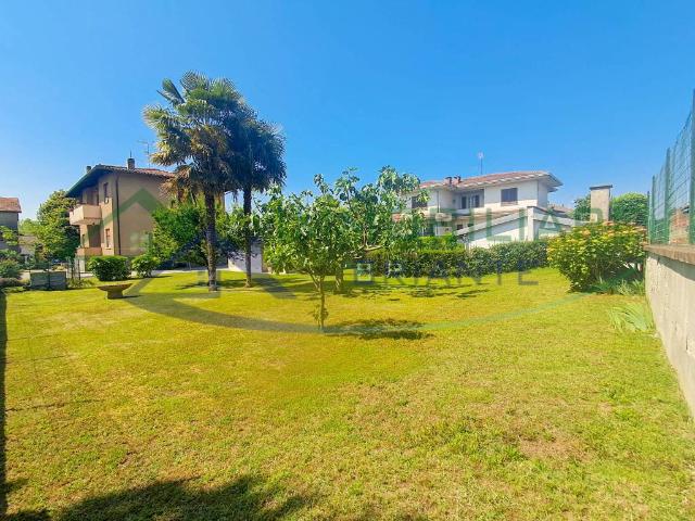 Vendesi villa singola a Pombia vicolo Alpi