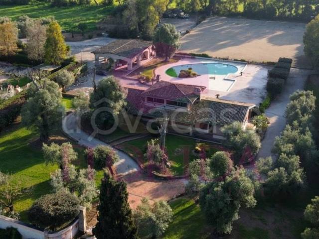 Vendesi villa singola a Pomezia via Campo Selva