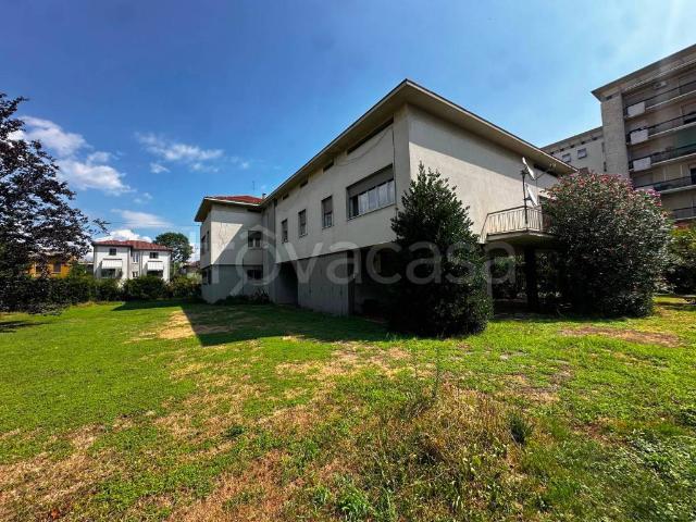 Vendesi villa singola a Ponte San Pietro viale Italia, 17