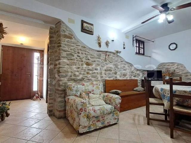 Vendesi villa singola a Poggi del Sasso, Cinigiano