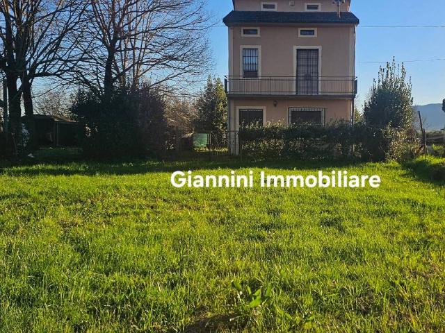 Vendesi villa singola a Porcari via Roma