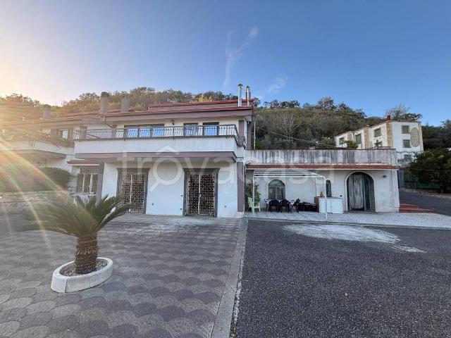 Vendesi villa singola a Pozzuoli via Campiglione