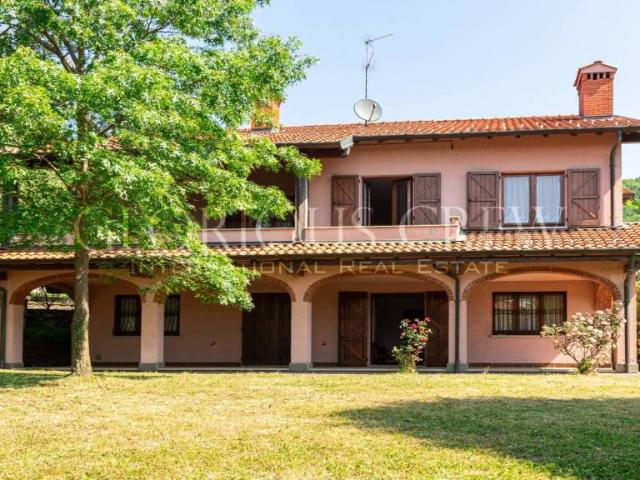 Vendesi villa singola a Proserpio via Roma, 6