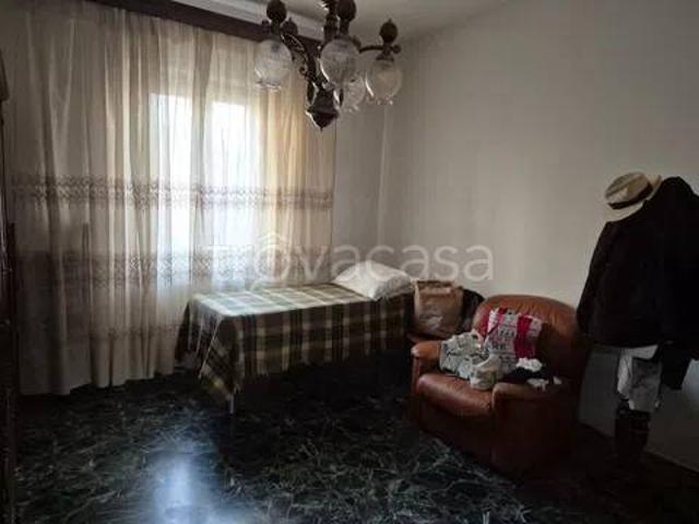 Vendesi villa singola a Prato, Tavola