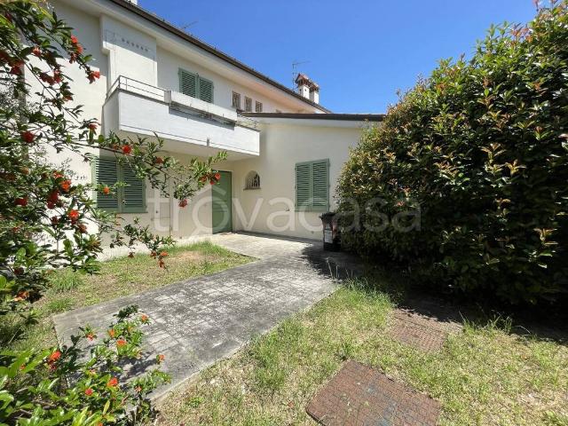 Vendesi villa singola a Prato via Ragnaia, 60, La Querce
