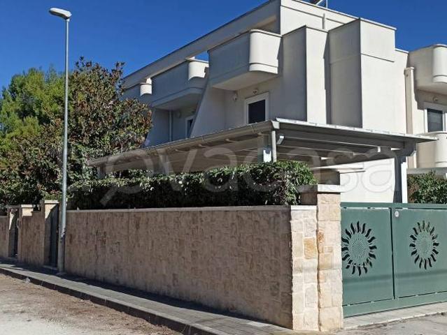 Vendesi villa singola a Pulsano viale dei Girasoli