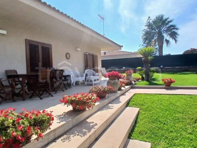 Vendesi villa singola a Ragusa via Portovenere, 80, Marina di Ragusa Centro