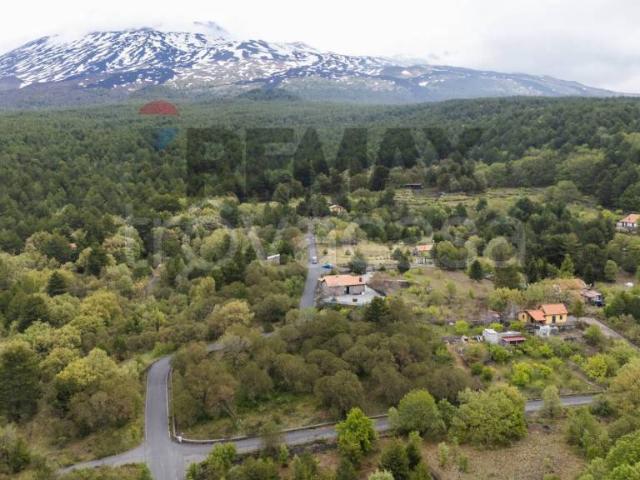 Vendesi villa singola a Ragalna