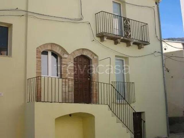 Vendesi villa singola a Raiano via Verdi, 93
