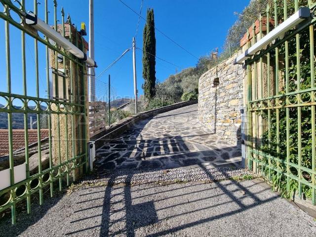 Vendesi villa singola a Rapallo, San Martino Di Noceto