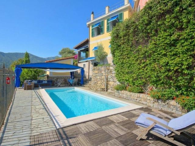 Vendesi villa singola a Rapallo, San Maurizio Montallegro
