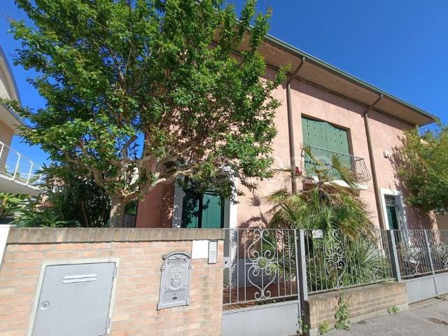 Vendesi villa singola a Ravenna, Vicoli Redentore