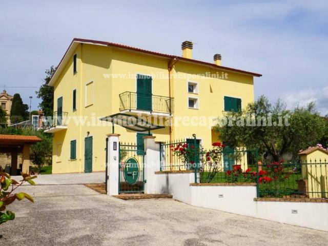 Vendesi villa singola a Recanati