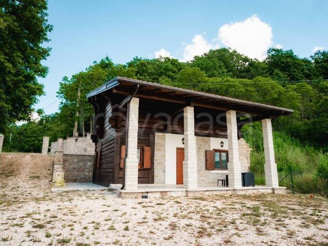 Vendesi villa singola a Riccia