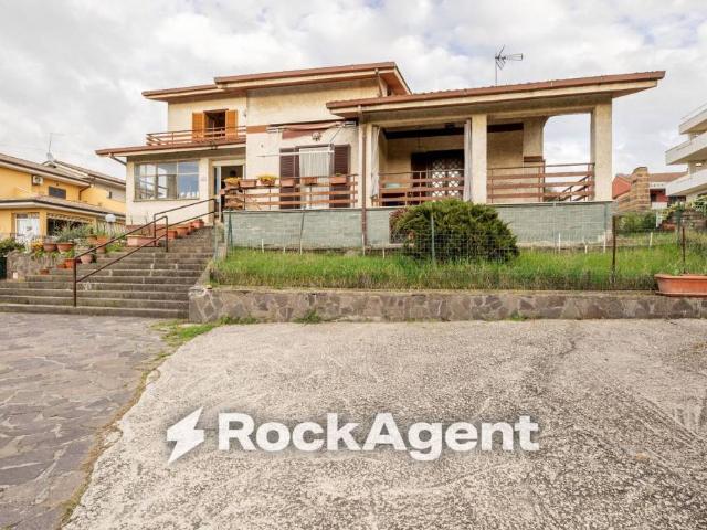 Vendesi villa singola a Roma, Valle Muricana