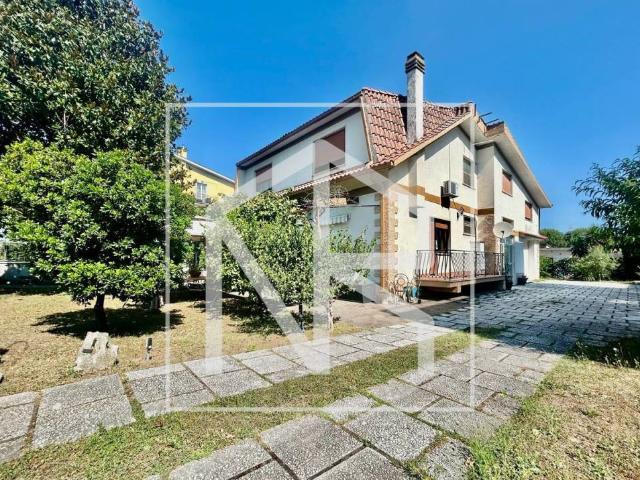 Vendesi villa singola a Roma via Bolotana, 13, Rocca Cencia