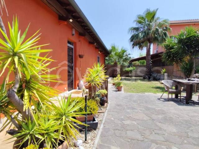 Vendesi villa singola a Roma via Cristoforo Sabbadino, Piana del Sole