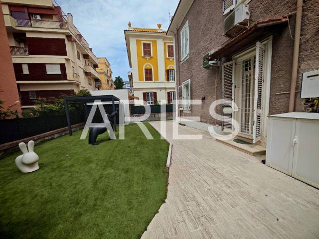 Vendesi villa singola a Roma via dei Lucilii, Ostia Levante