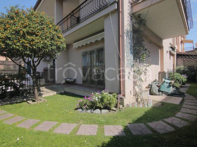 Vendesi villa singola a Roma via Giulio Belvederi, 44, Ostia Antica