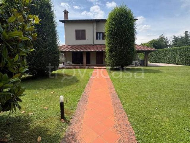 Vendesi villa singola a Romano di Lombardia via Dosso Pagano
