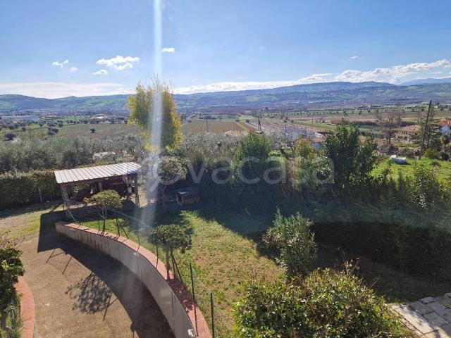 Vendesi villa bifamiliare a Roseto degli Abruzzi