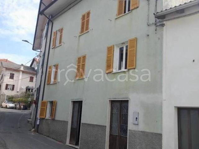 Vendesi villa singola a Rovegno
