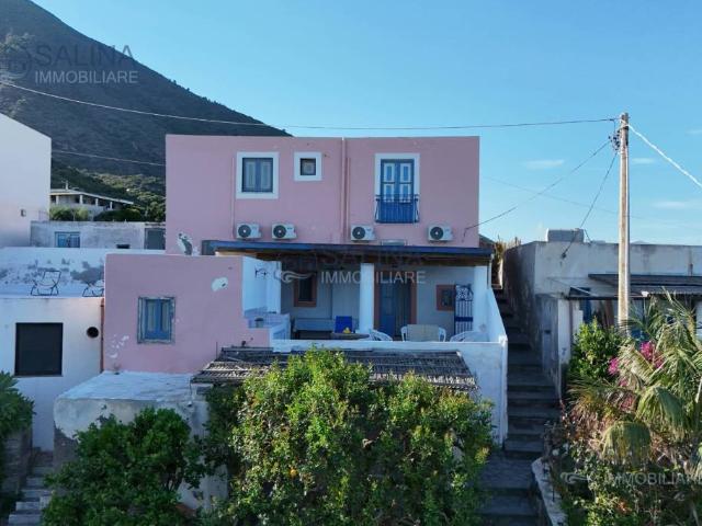 Vendesi villa singola a Santa Marina Salina via Sella, Lingua