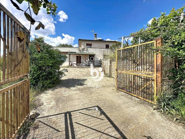 Vendesi villa singola a Santa Marinella