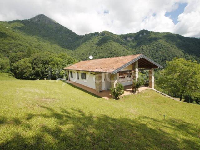 Vendesi villa singola a Sant'Omobono Terme via Roccolo