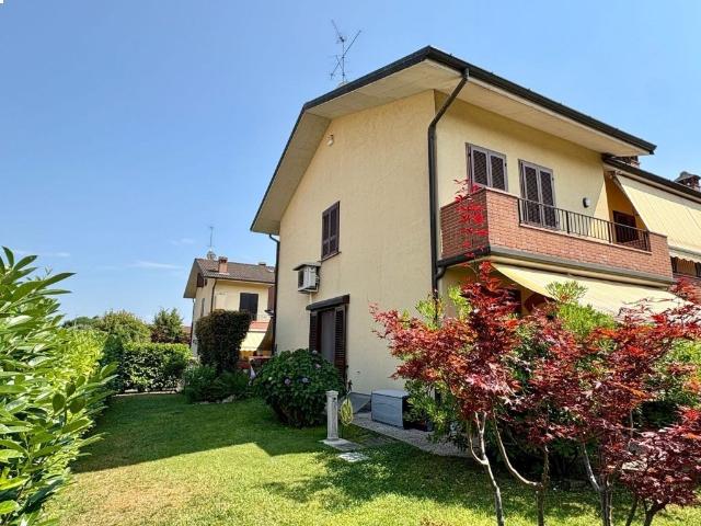 Vendesi villa singola a San Colombano al Lambro